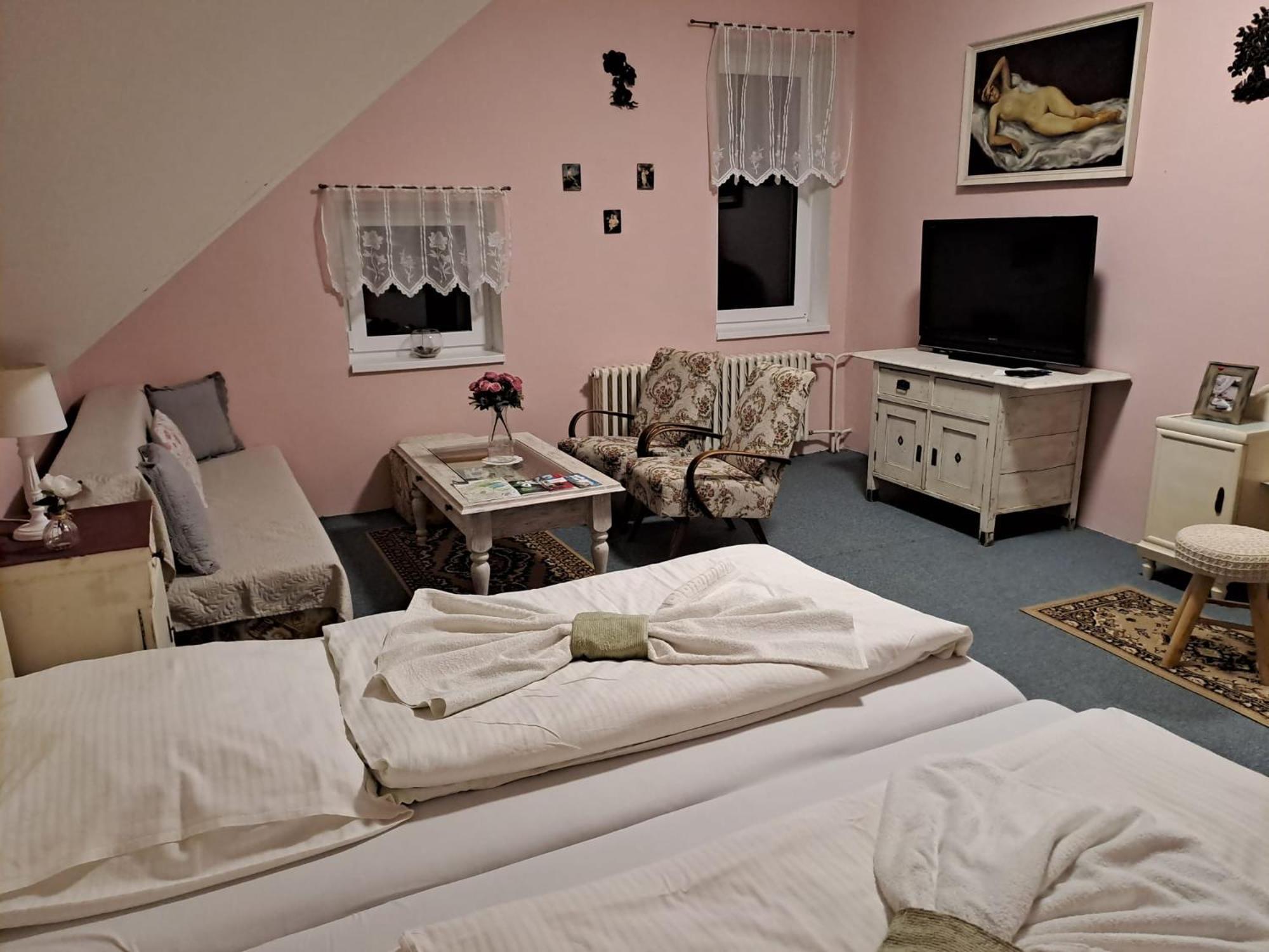 Hotel Kamenny Vrch Chomutov Quarto foto