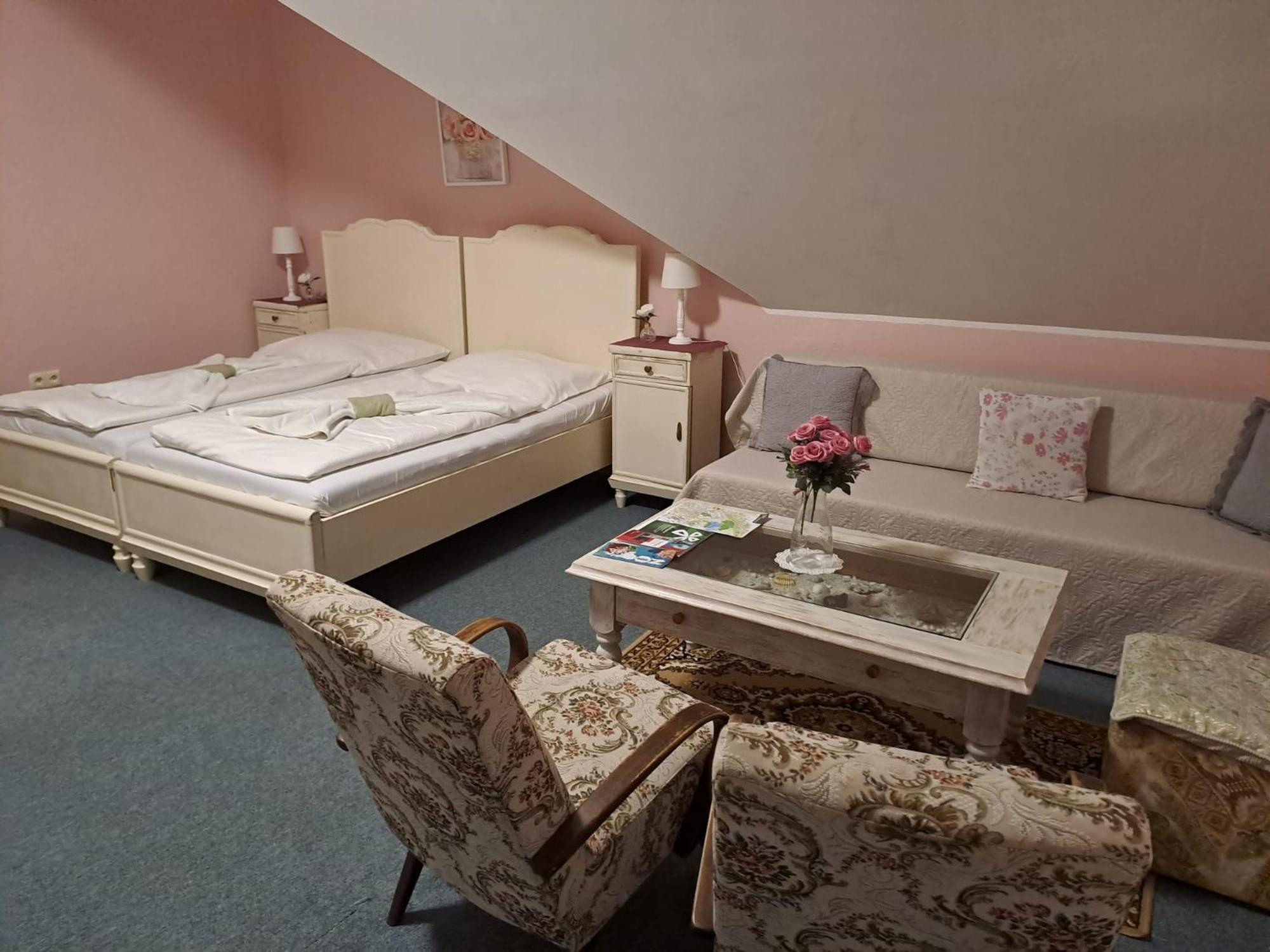 Hotel Kamenny Vrch Chomutov Quarto foto
